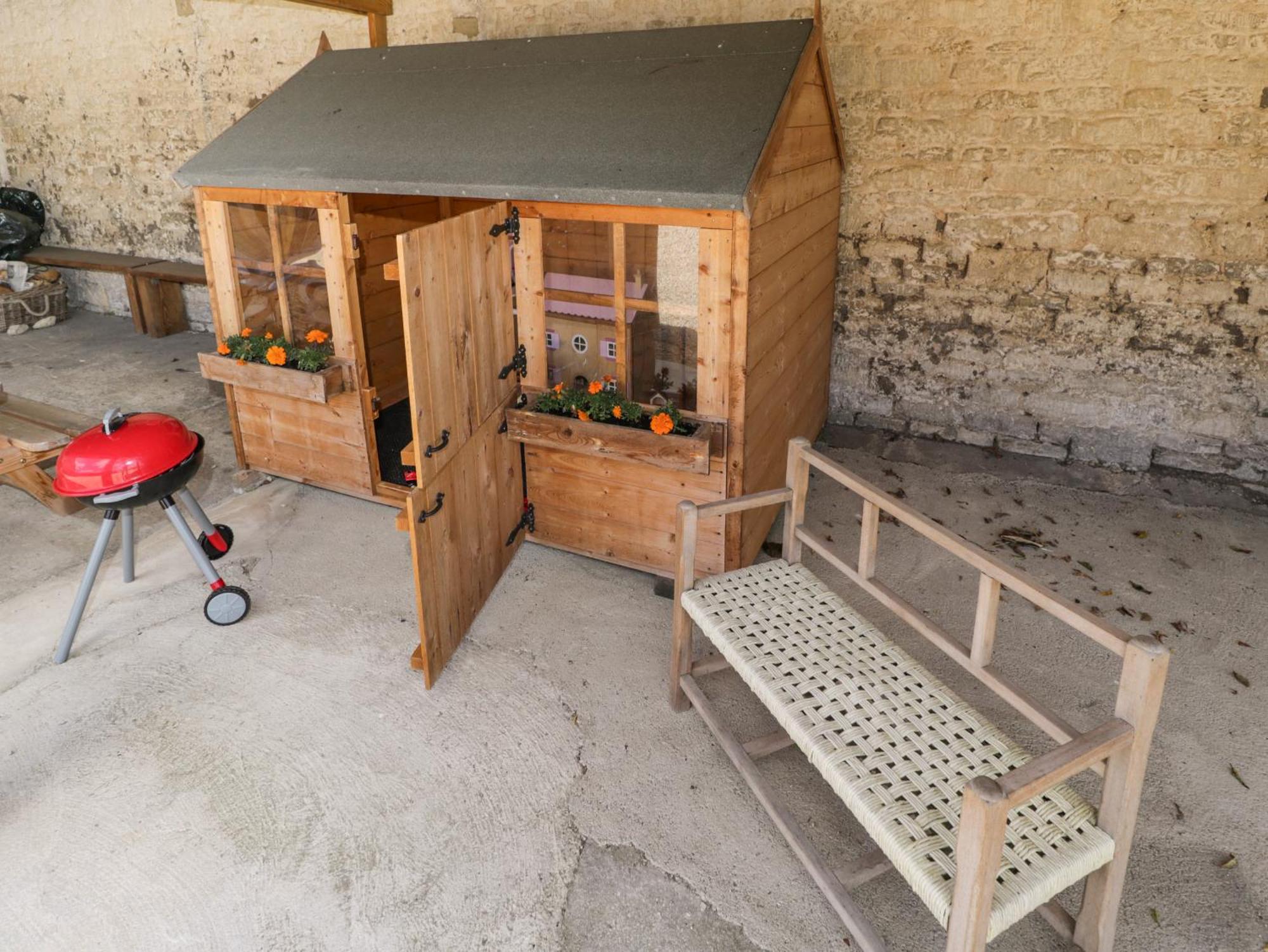 The Old Barn Villa Witney Exterior photo
