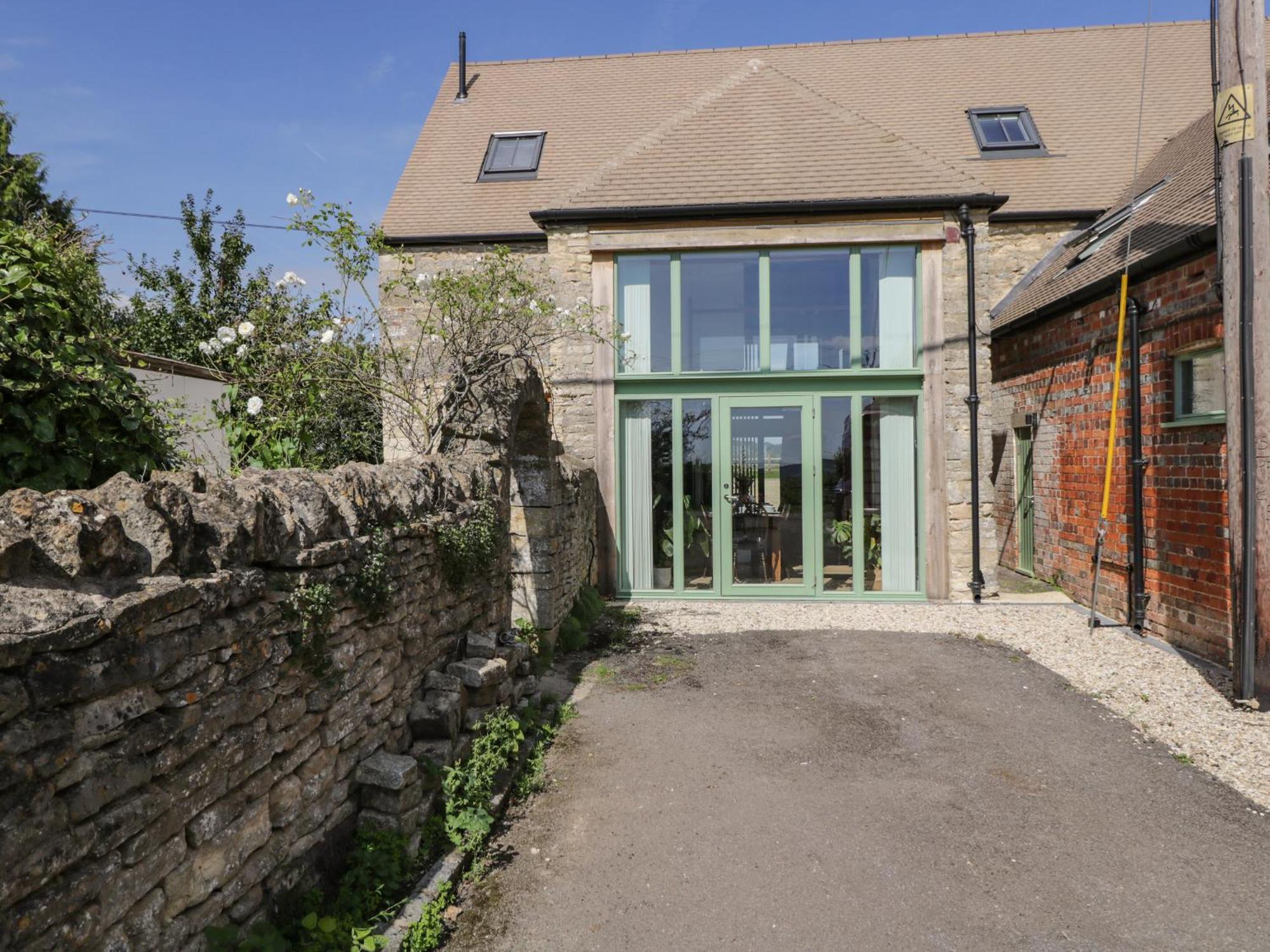 The Old Barn Villa Witney Exterior photo